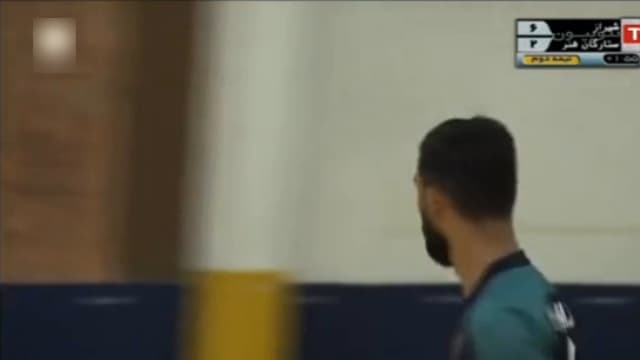 گل زیبای بهنام بانی در دیدار فوتسال تیم های ستارگان هنر ایران و منتخب ستارگان شیراز و شادی پس از گل جالب این هنرمند / ویدیو