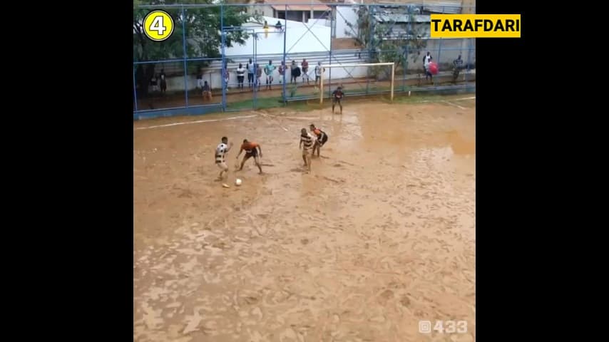 ویدیو؛ عشق بی پایان برزیلی ها به فوتبال حتی در زمین گل آلود