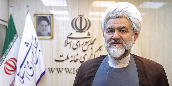 نماینده مجلس: اینستاگرام برای نظام شکنندگی دارد، فیلتر آن را به جد دنبال می‌کنیم
