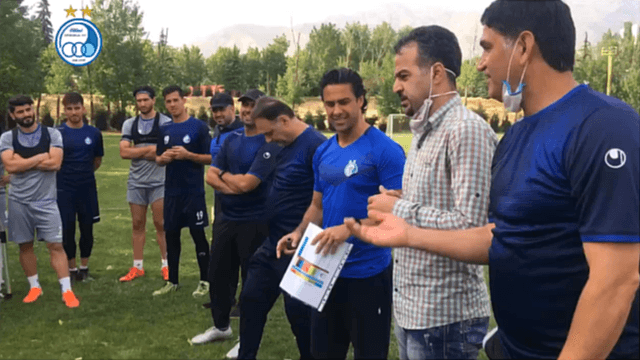 تبریک تولد فرهاد مجیدی توسط سعید رمضانی به نمایندگی از باشگاه استقلال / ویدیو