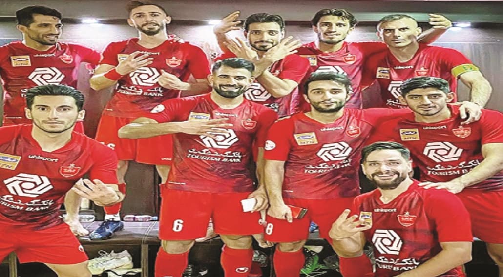 باز خوبه مارو با یوونتوس مقایسه میکنید نشون از قدرت ماست _ تو مرزهامون هم با منطق خودت پرپر کردیم لیگ رو _ بعد شما بیرون مرز هاتون دقیقا چیکار کردین؟ بگم العین بیاد _ مرز که هیچ تا خاور دور هم رفتیم فینال اسیا بازی کردیم دادا 