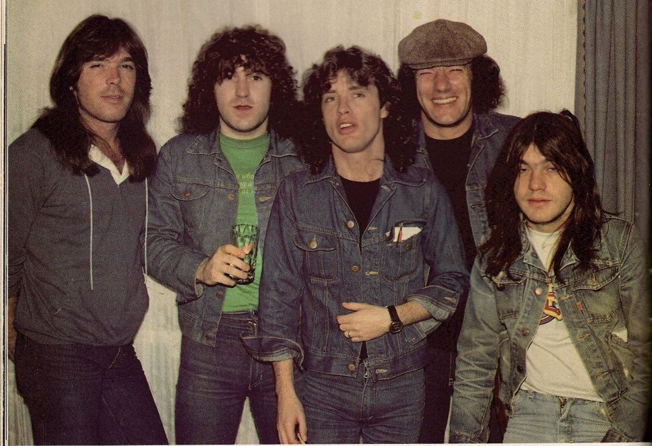 دانلود اهنگ AC DC-Thunderstruck