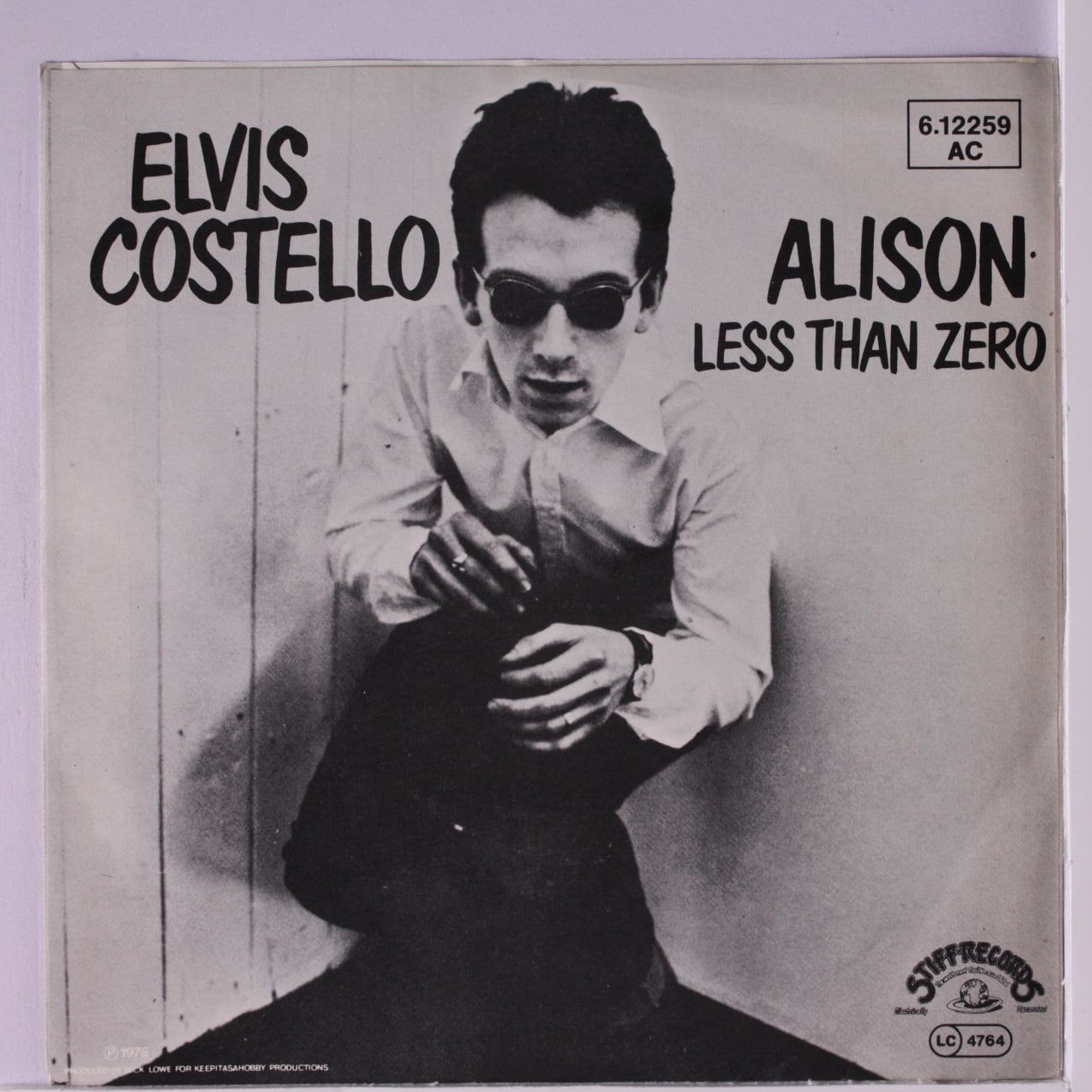 دانلود آهنگ Elvis Costello - Alison