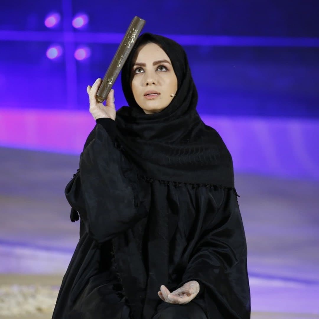 مبینا نصیری در شب قدر در حال طلب مغفرت از خدا