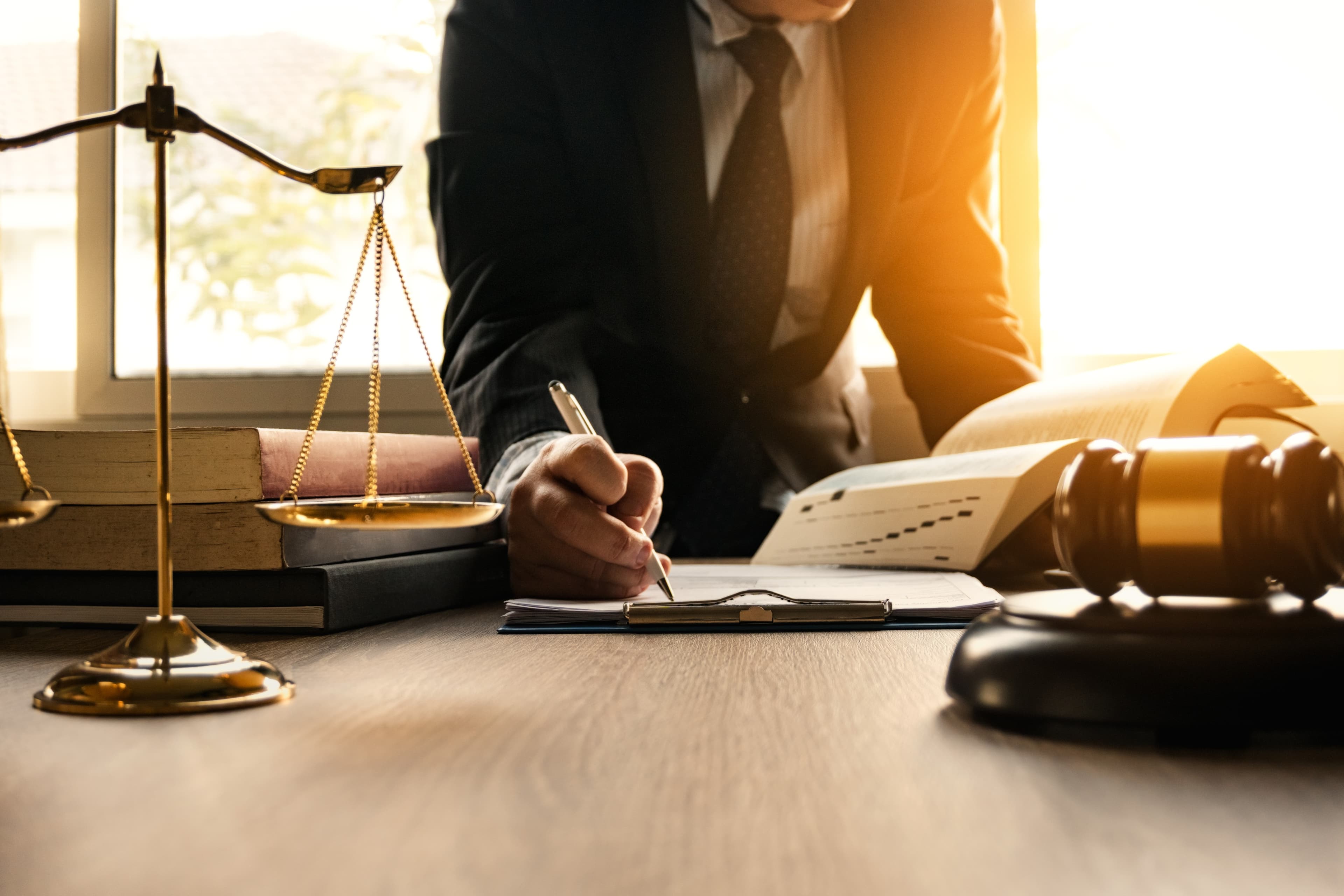 وکیل های عزیز روزتون مبارک .............