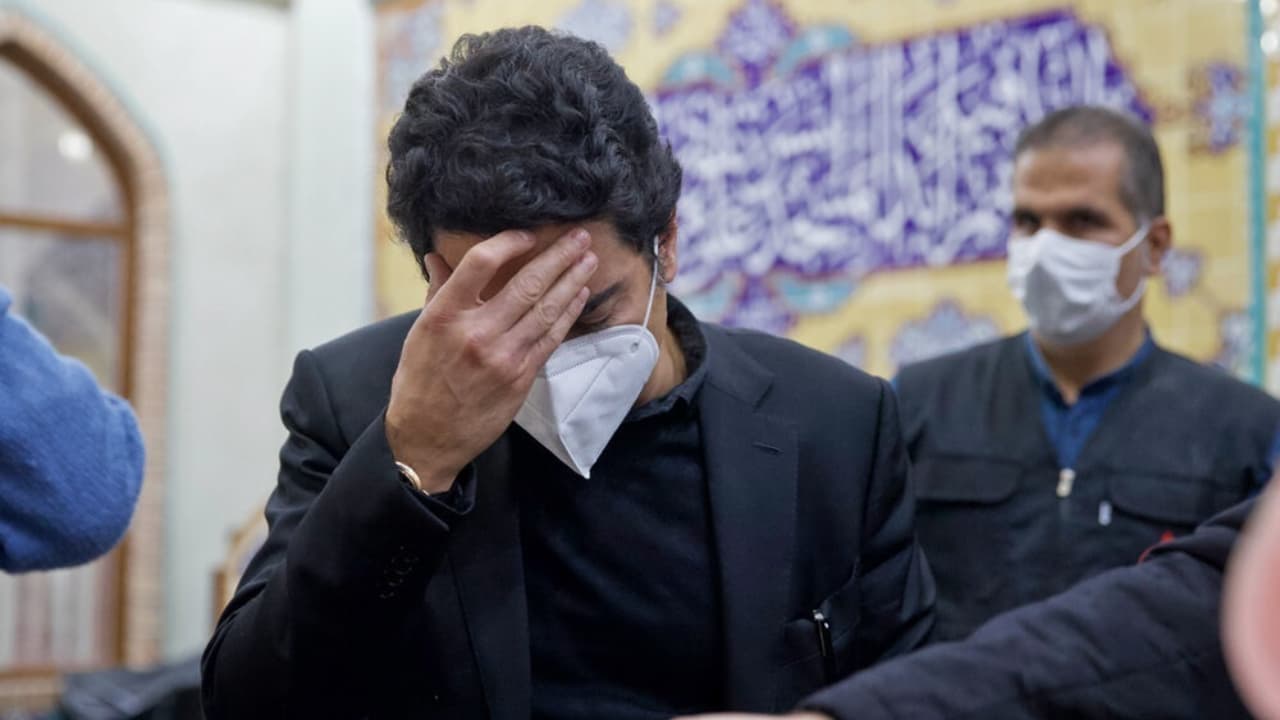 همایون شجریان: عذر می خواهم اگر امکان نبود میلیون ها نفر با دست خود پدر را به خاک بسپارند