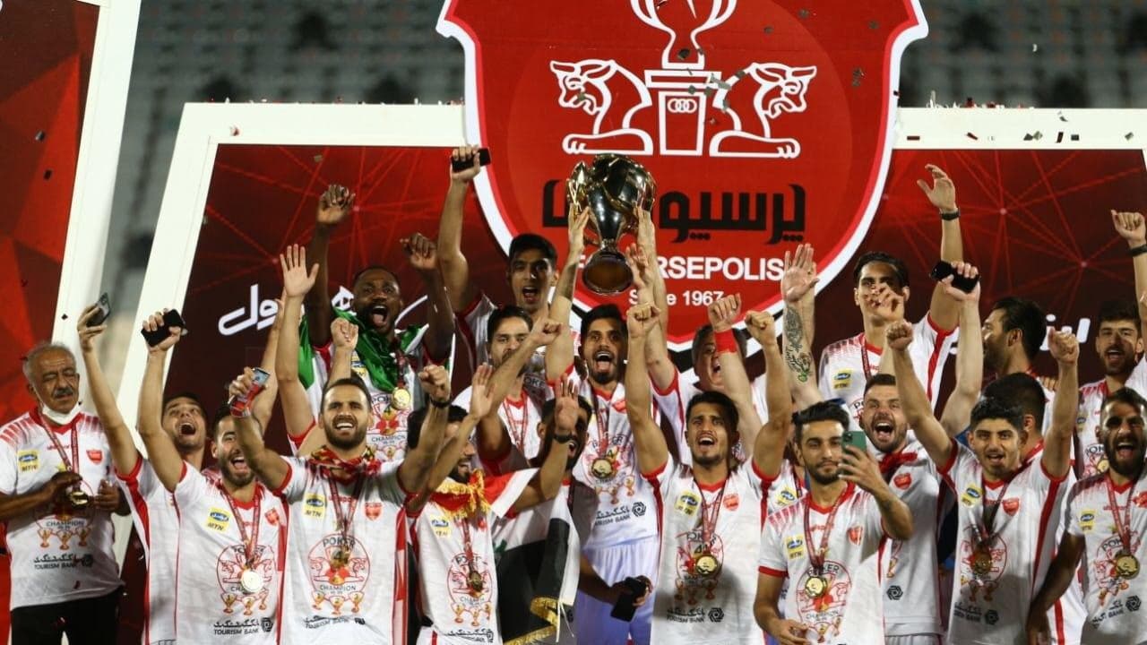بازیکنان پرسپولیس با جام قهرمانی لیگ برتر / جای علیرضا بیرانوند خالی بود