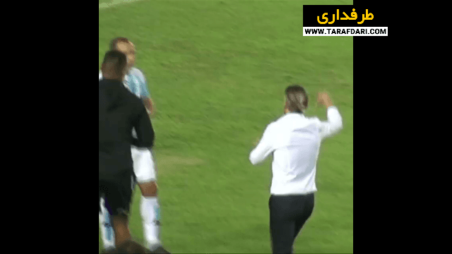 ویدیو؛ موز خوردن بازیکن ریسینگ کلاب در جریان بازی