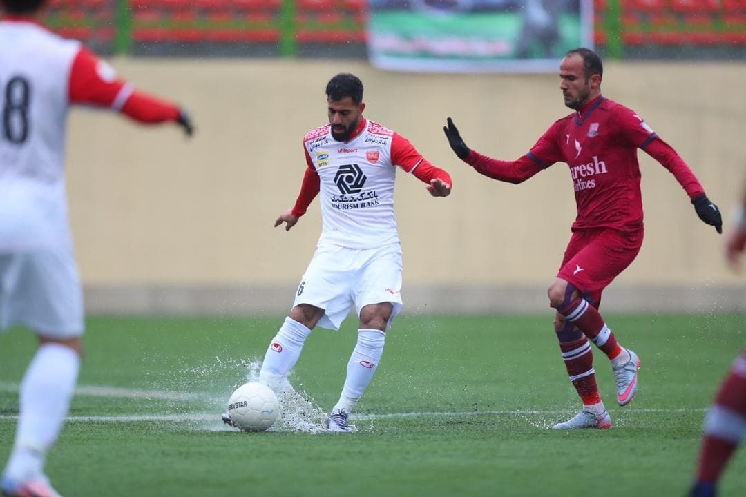 نساجی 1-1 پرسپولیس / توپ بازی در استخر