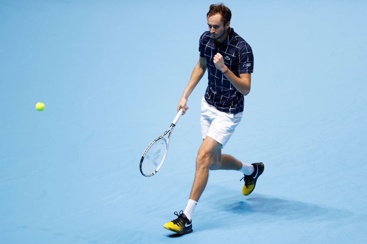 مسابقات فینال تور ATP | دنیل مدودف با شکست نواک جوکوویچ به عنوان صدرنشین راهی نیمه نهایی شد