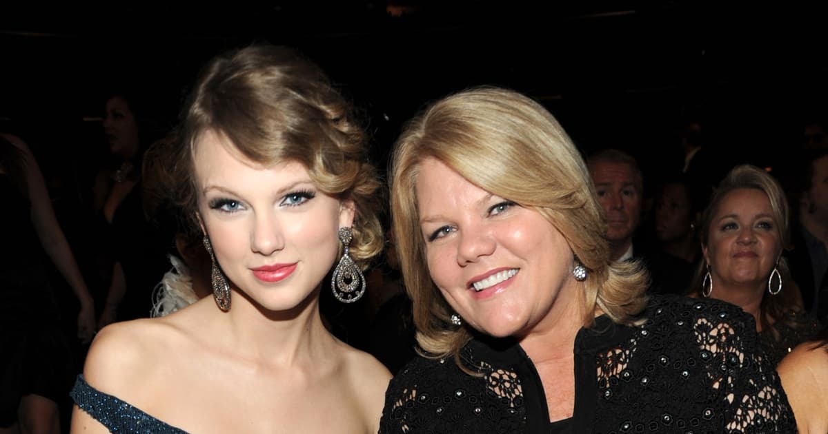 دانلود آهنگ  The best day  از  Taylor Swift  به همراه متن و ترجمه
