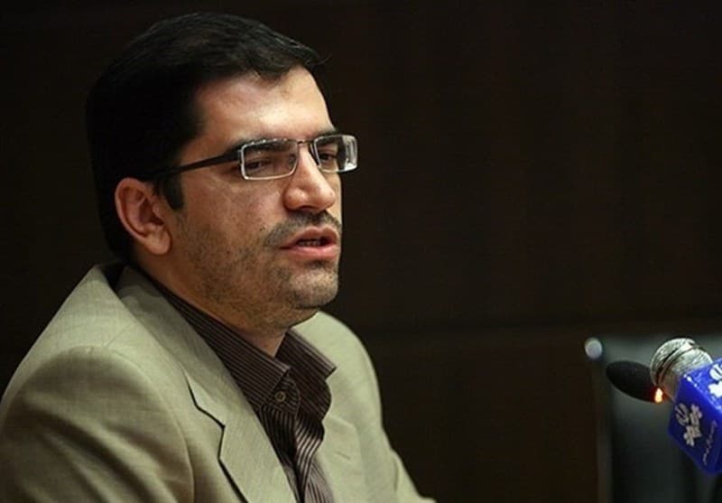 احسان قاضی ‌زاده هاشمی: نباید سوءمدیریت‌ها را به گردن این و آن بیندازیم؛ مگر 4 سال قبل تحریم نبودیم؟