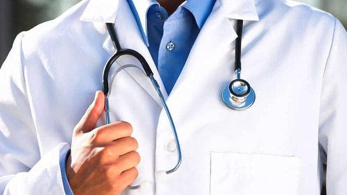 پزشک یا شاخ مجازی؟ | نقدی بر لایوهای اینستاگرامی پزشکان بر بالین چهره های معروف