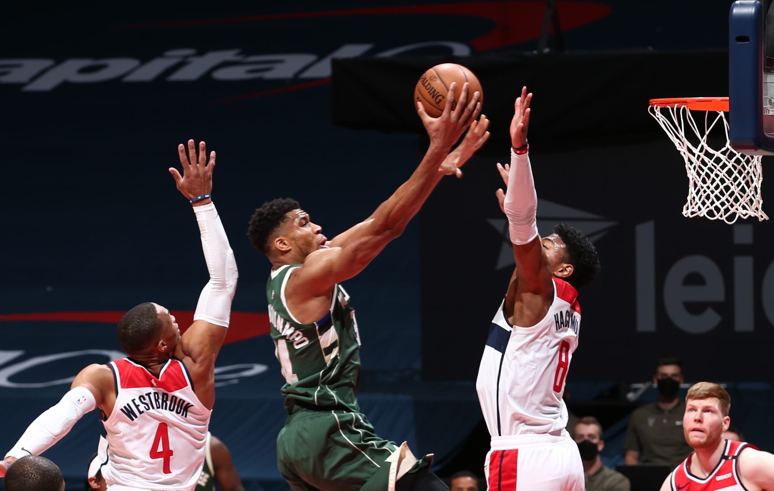 نتایج بازی‌های 15 مارس 2021 لیگ NBA / پیروزی نتس مقابل نیکس؛ سومین تریپل دابل پیاپی یانیس
