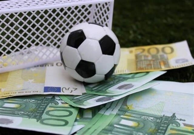 باشگاه پرسپولیس دست مروجین شرط بندی و قماربازها را قطع می کند