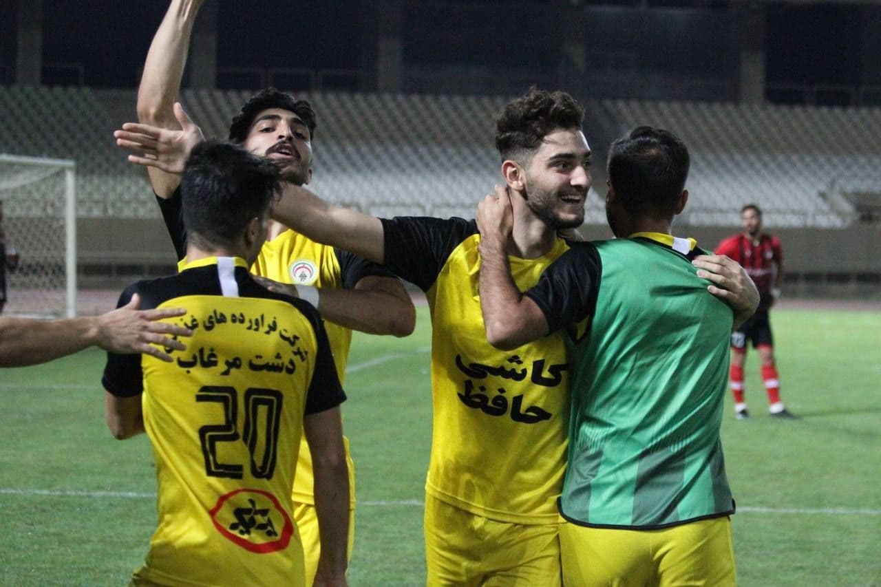 هوادار 1-2 فجر سپاسی / قطعی برق هم مانع صدرنشینی شیرازی ها نشد