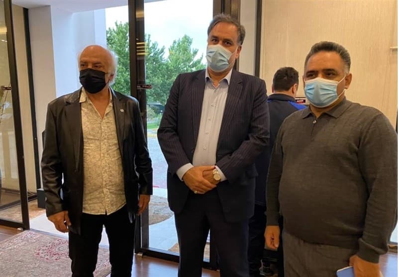 مدیران استقلال در ستاد انتخاباتی دو نامزد رقیب 