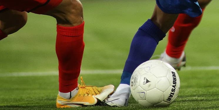 احمد راستینه: وزارت ورزش مکلف است در مورد استقلال و پرسپولیس شفاف سازی کند