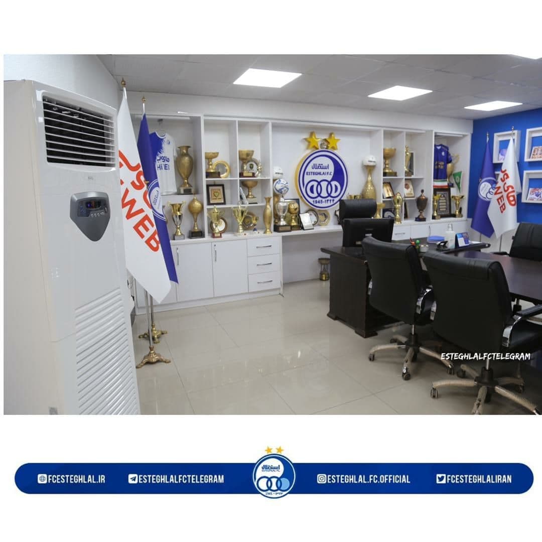 جام های استقلال روی زمین نمانده است