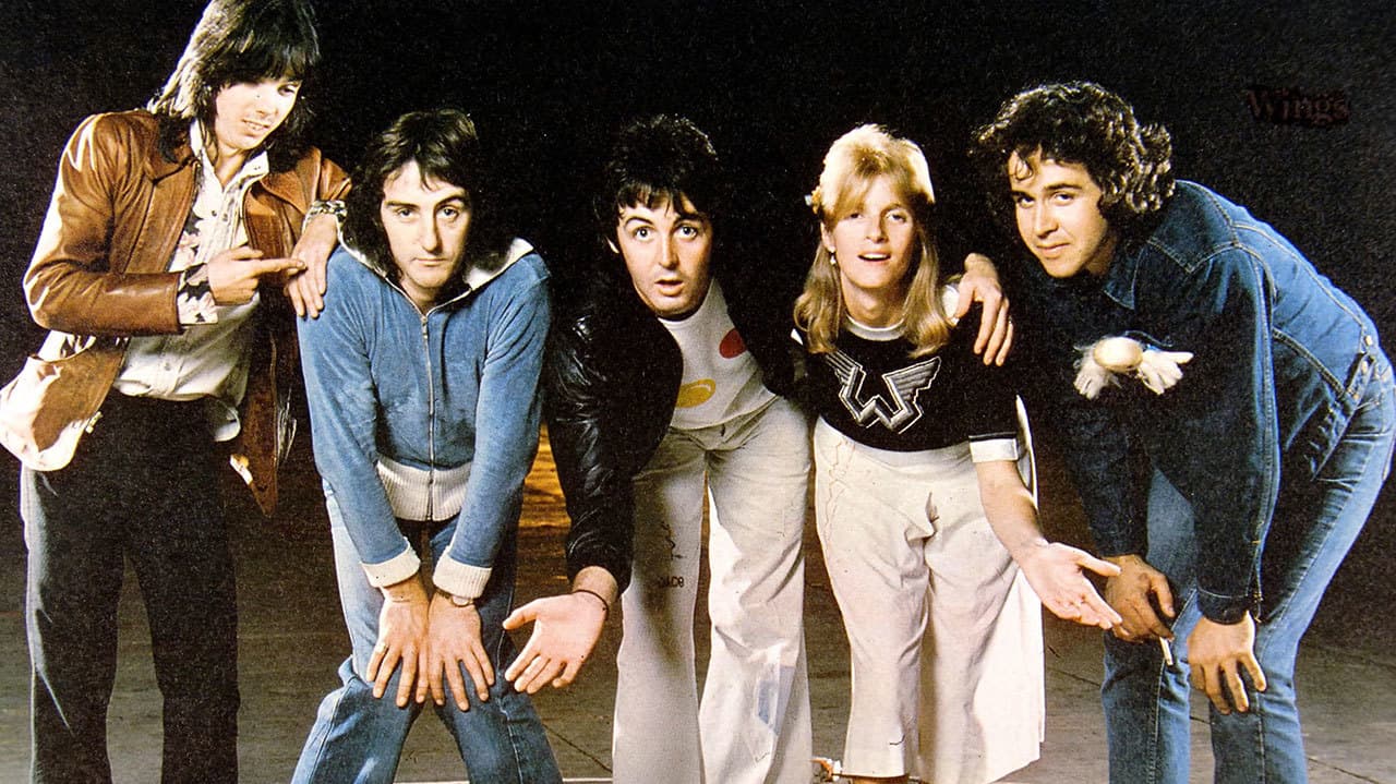 دانلود آهنگ Wings - One More Kiss
