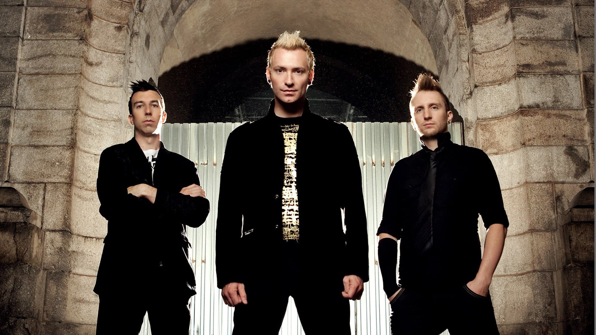 دانلود آهنگ Thousand Foot Krutch - Let The Sparks Fly