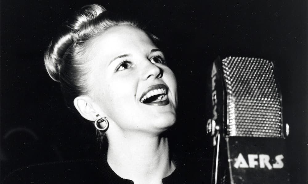 ترانه انگلیسی زیبا به نام " Johnny Guitar " از خواننده آمریکایی " Peggy Lee " 